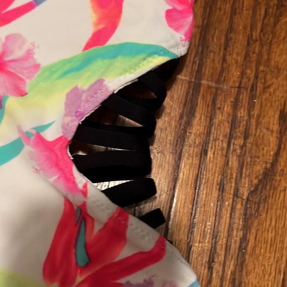 Pink one piece bikini - Picture 2 of 6